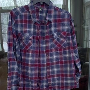 Eddie Bauer petite Women’s Flannel Navy and Maroon w/pink - like new!
